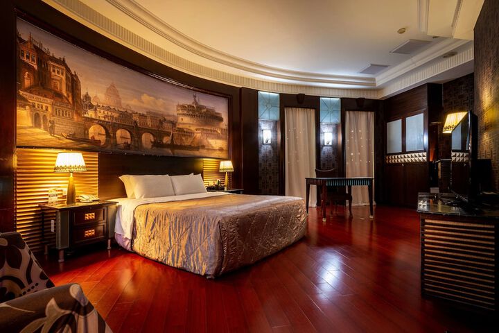 Room 44 of 83