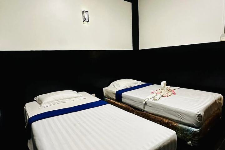 Room 13 of 18