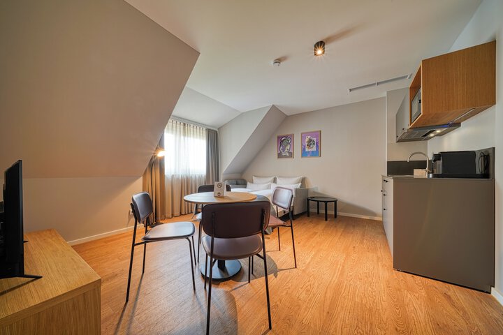Room 12 of 32