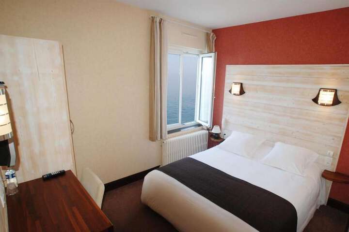 Room 9 of 33