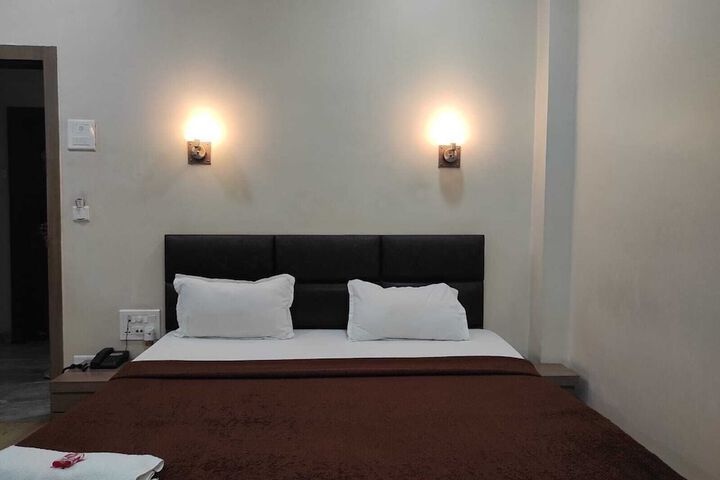 Room 3 of 16