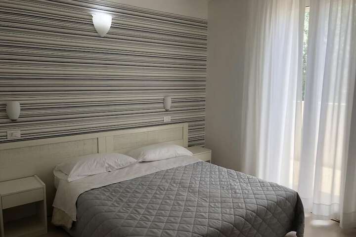 Room 12 of 36