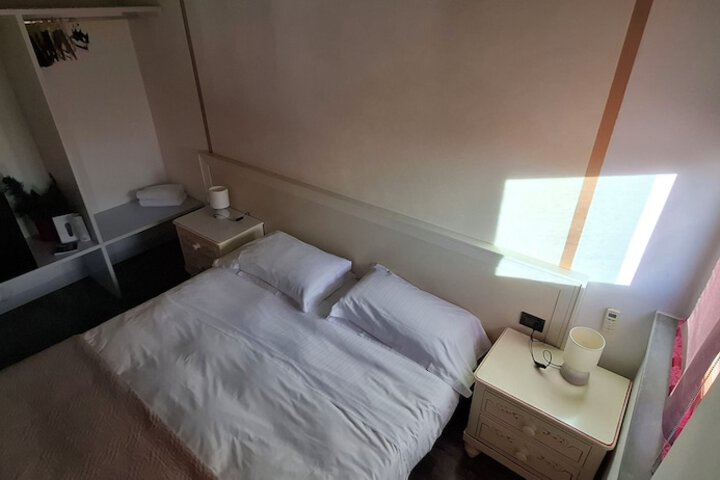 Room 6 of 39