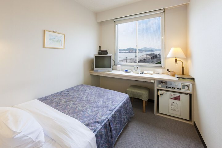 Room 4 of 36