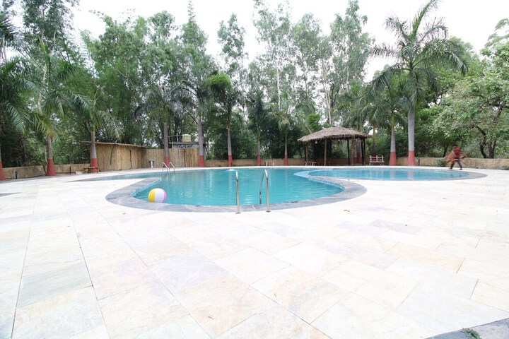 Pool 13 of 33