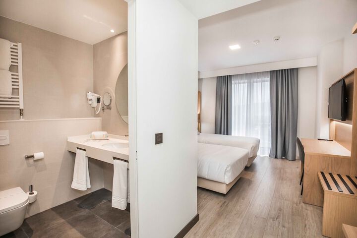 Room 10 of 30