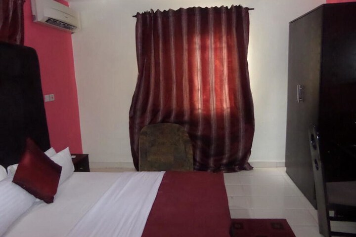 Room 3 of 13