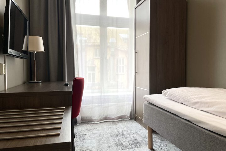 Room 6 of 26