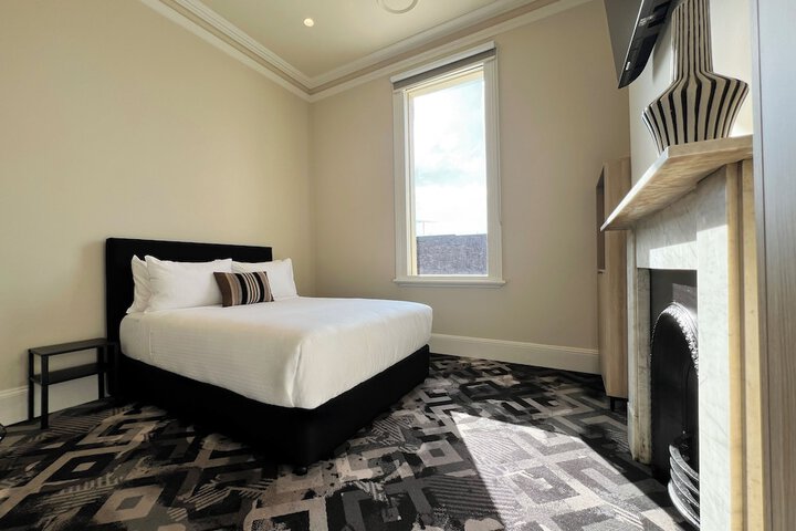 Room 2 of 25