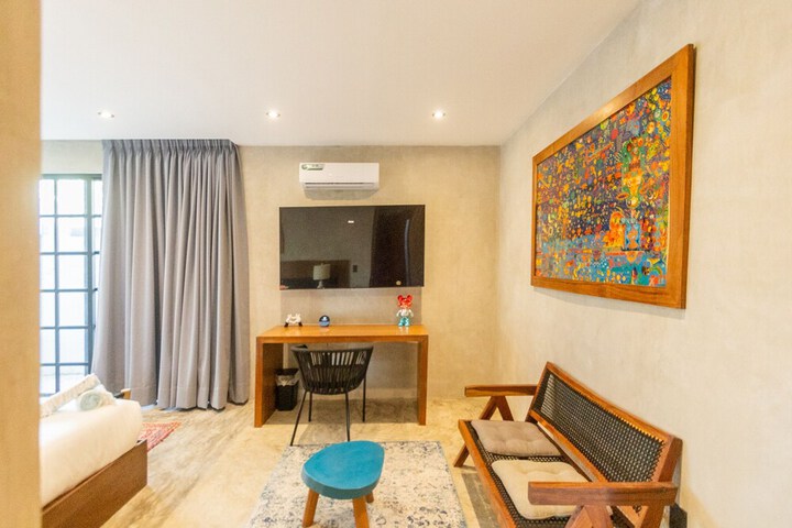 Room 21 of 28