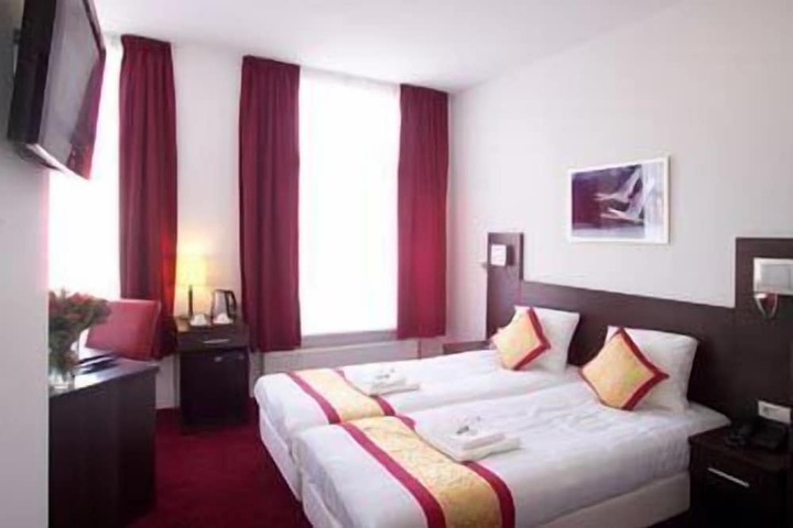 Room 7 of 60
