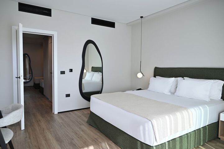 Room 27 of 66