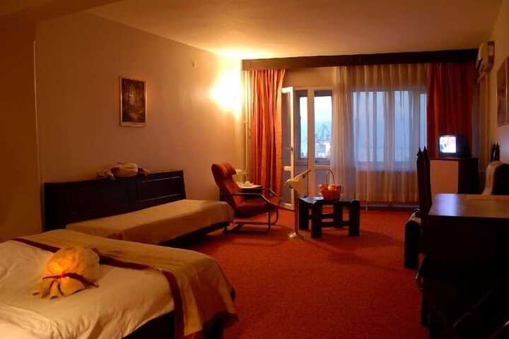 Room 6 of 24