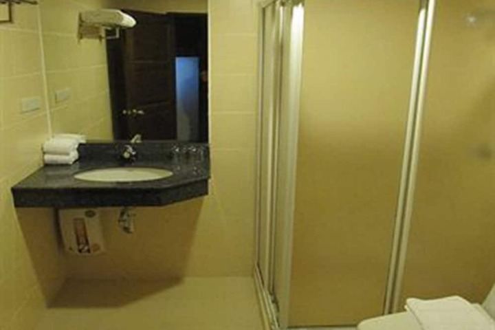 Room 8 of 19