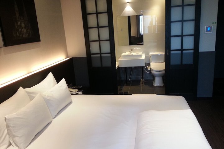 Room 11 of 35