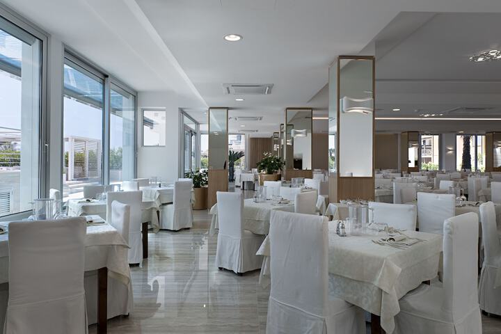 Dining 44 of 79