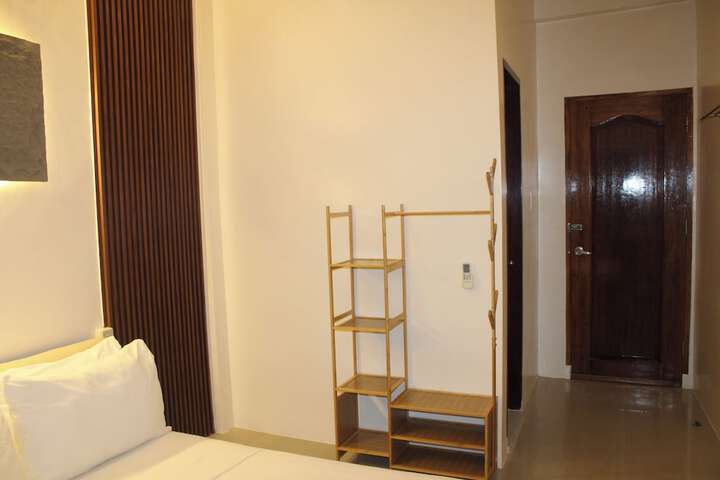 Room 18 of 83