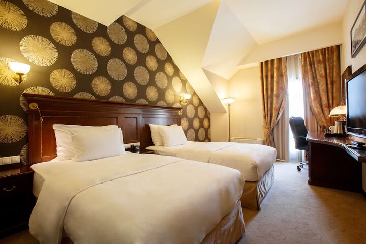 Room 5 of 28
