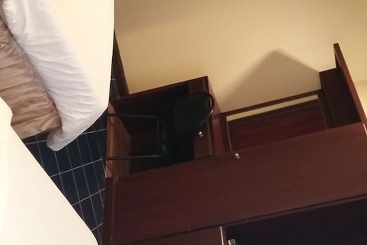 Room 6 of 62