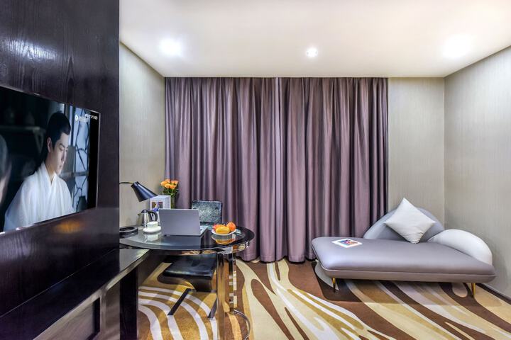 Room 10 of 113