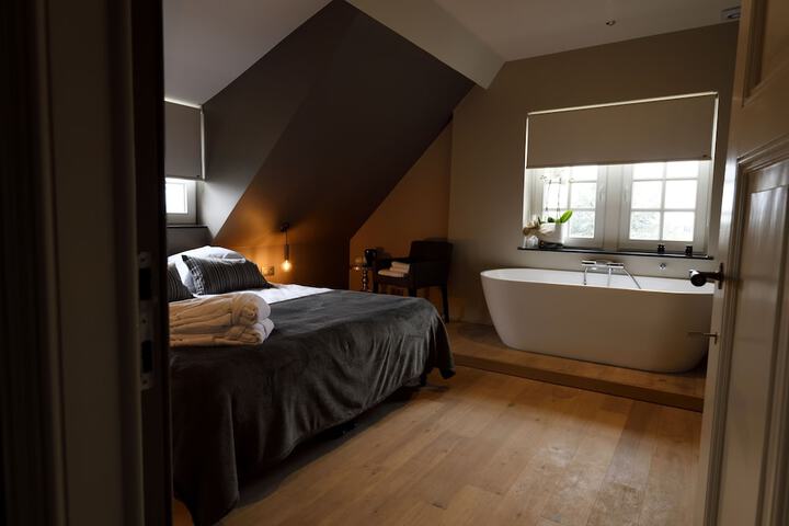 Room 12 of 63