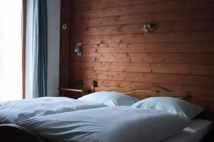 Room 2 of 11