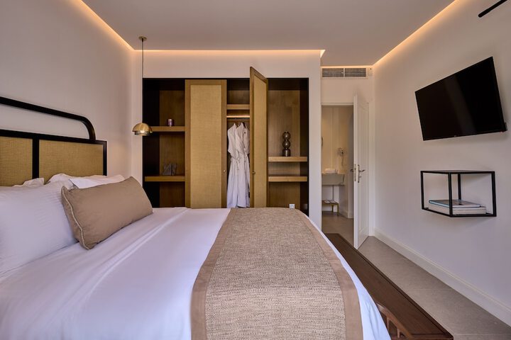Room 36 of 166