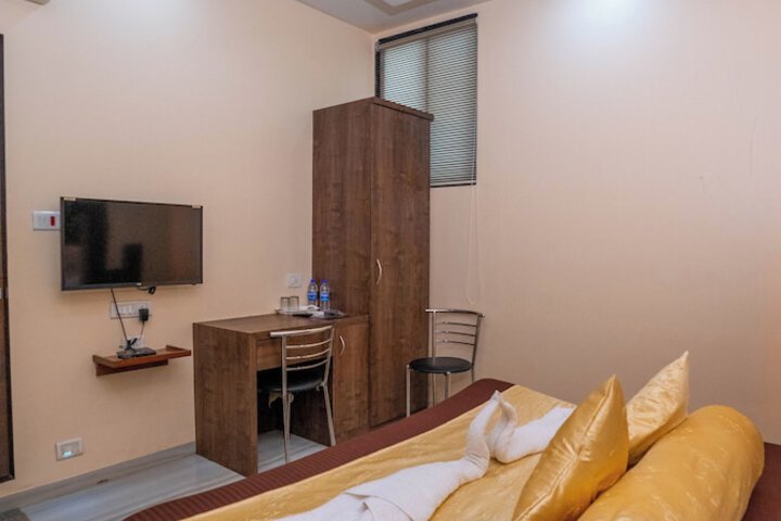 Room 6 of 48