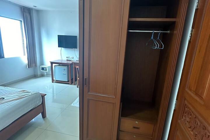 Room 3 of 31