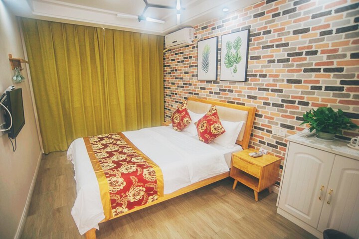 Room 2 of 17