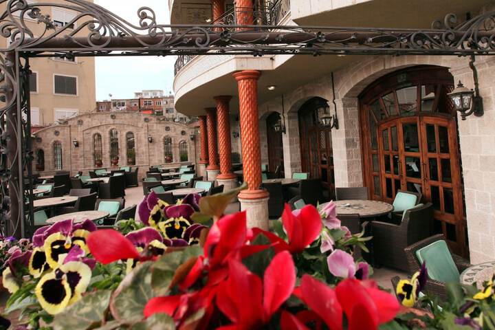 Hotel Exterior 61 of 64