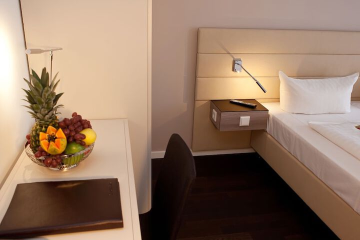 Room 16 of 35