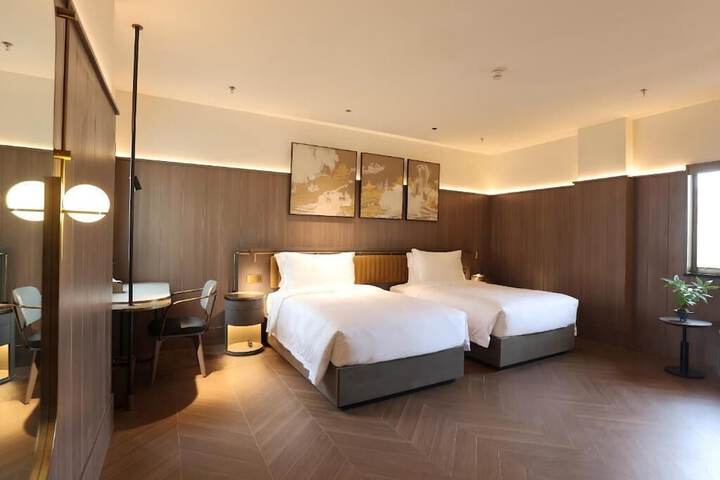 Room 30 of 141