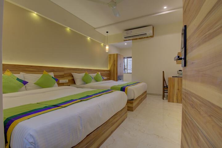 Room 21 of 34