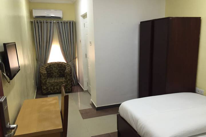 Room 14 of 25