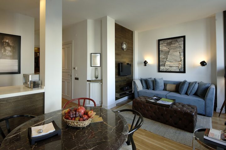 Room 32 of 54