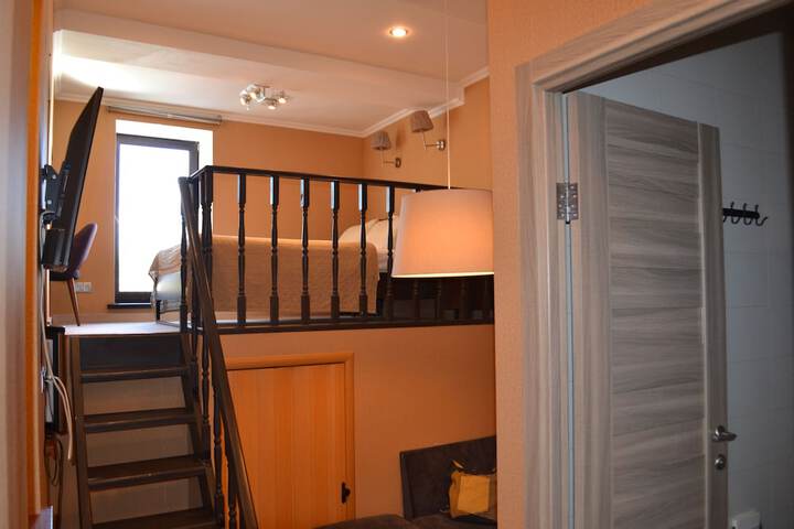 Room 2 of 31
