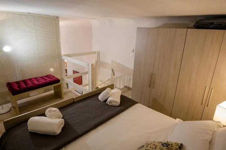 Room 2 of 3