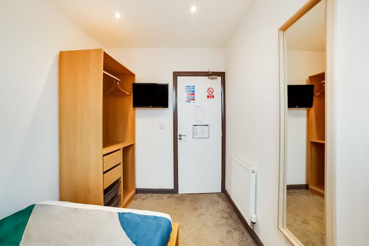 Room 20 of 34
