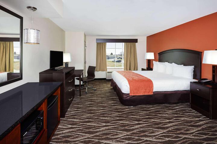 1 King Bed (3 of 12)