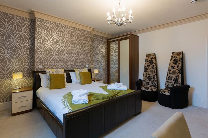 Room 12 of 28