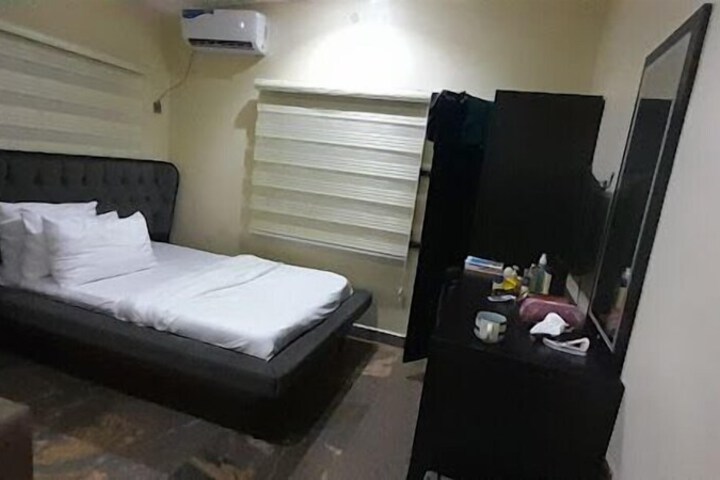 Room 5 of 48