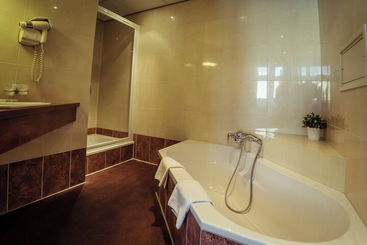 Room 44 of 67