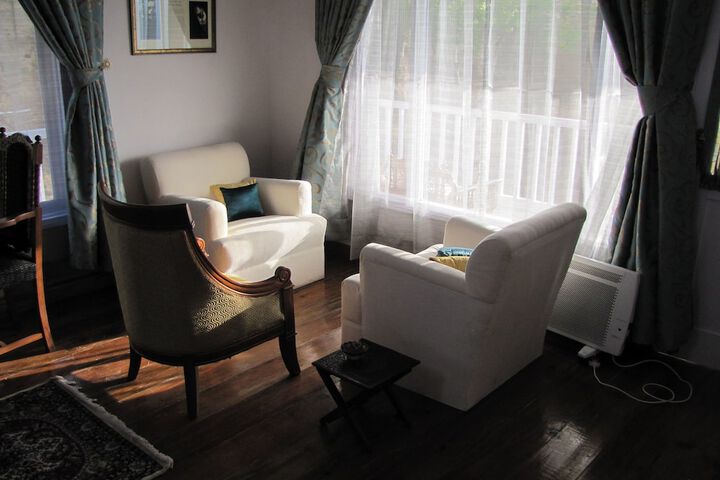 Lounge 23 of 30