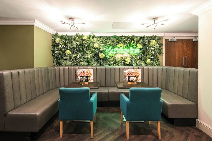 Lounge 99 of 147