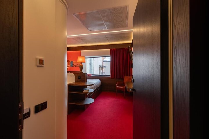 Room 10 of 21