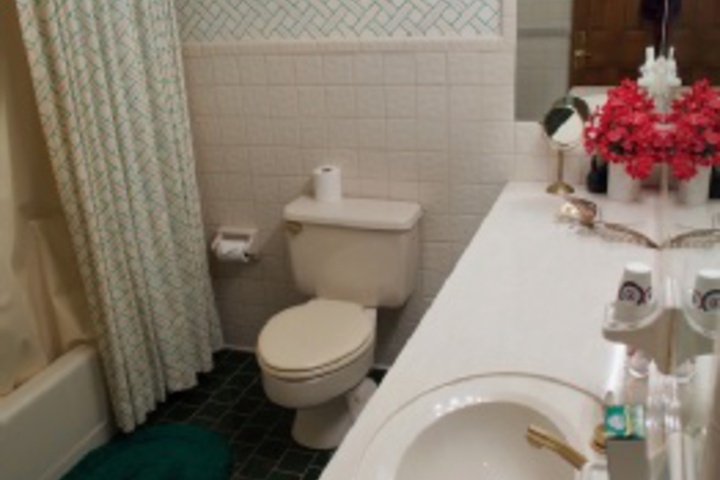 Room 106 of 240