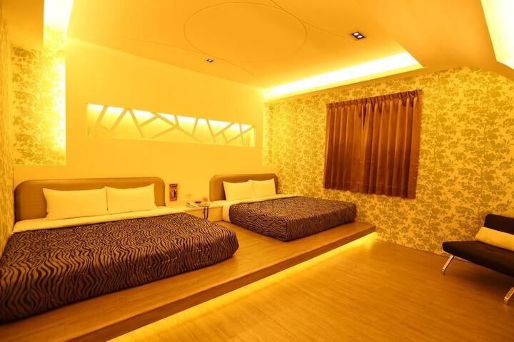Room 30 of 51