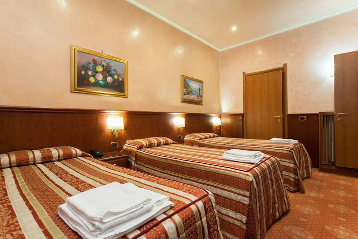 Room 5 of 63