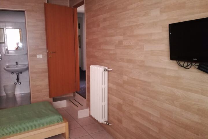 Room 11 of 60